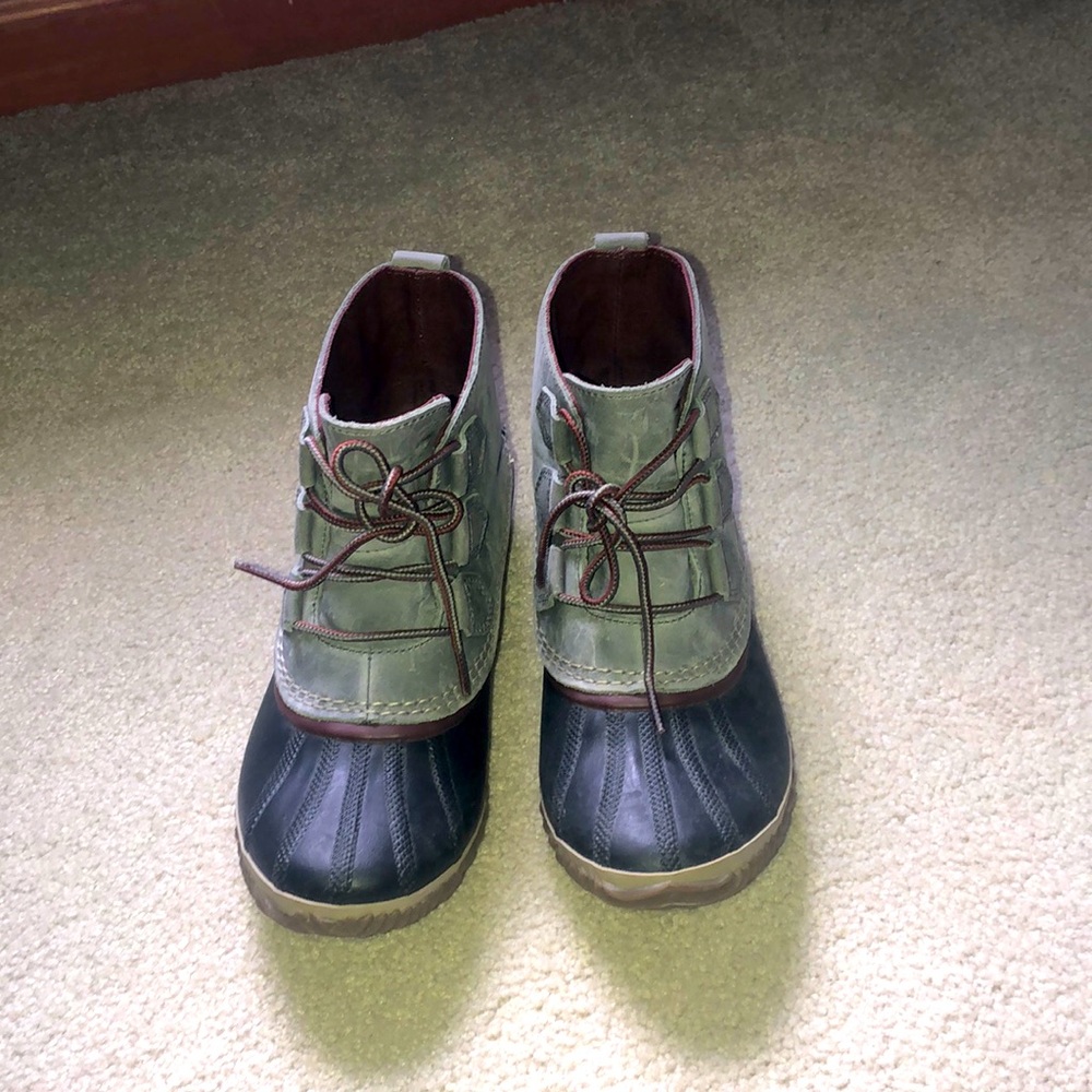 Sorel Out and About boots in grey/navy sz 10 US